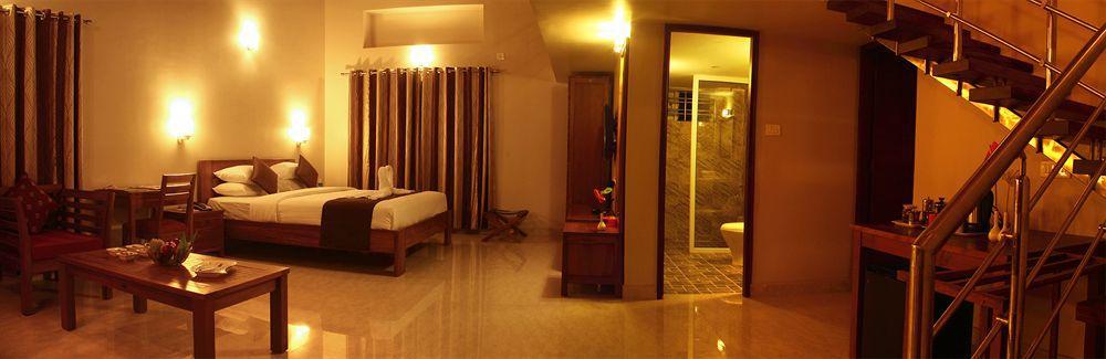 วู้ดสต็อค รีสอร์ต Hotel มาดิเครี ภายนอก รูปภาพ
