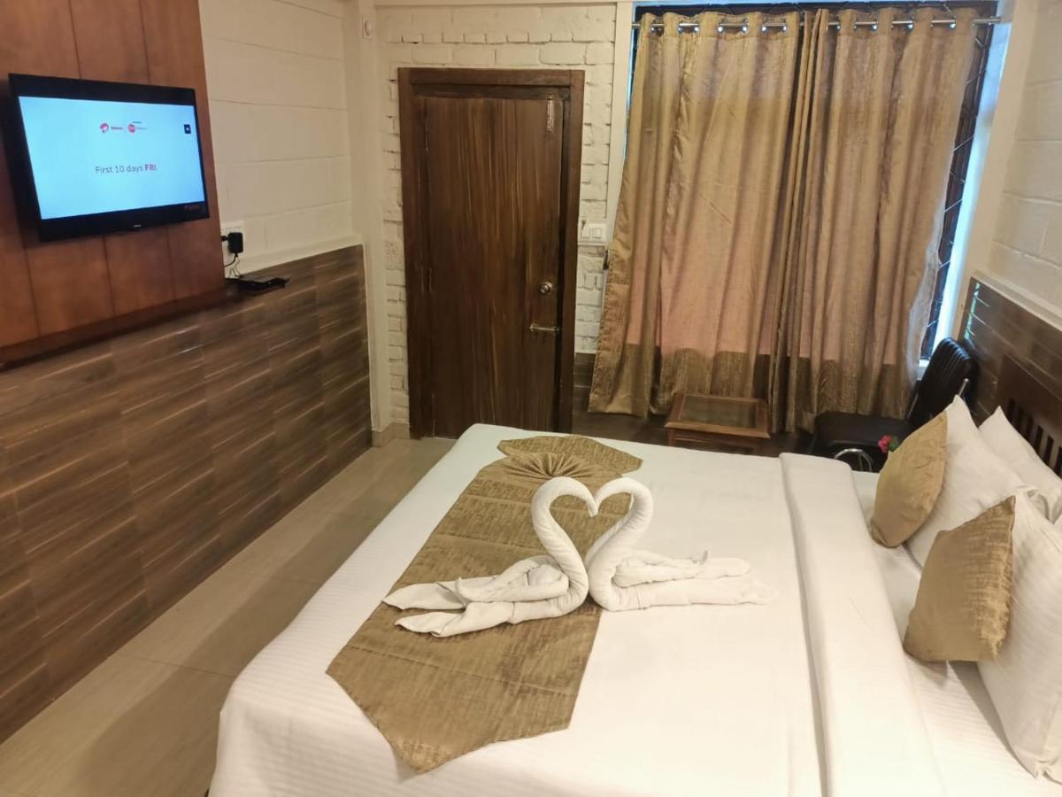วู้ดสต็อค รีสอร์ต Hotel มาดิเครี ภายนอก รูปภาพ