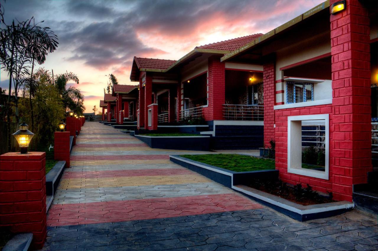 วู้ดสต็อค รีสอร์ต Hotel มาดิเครี ภายนอก รูปภาพ