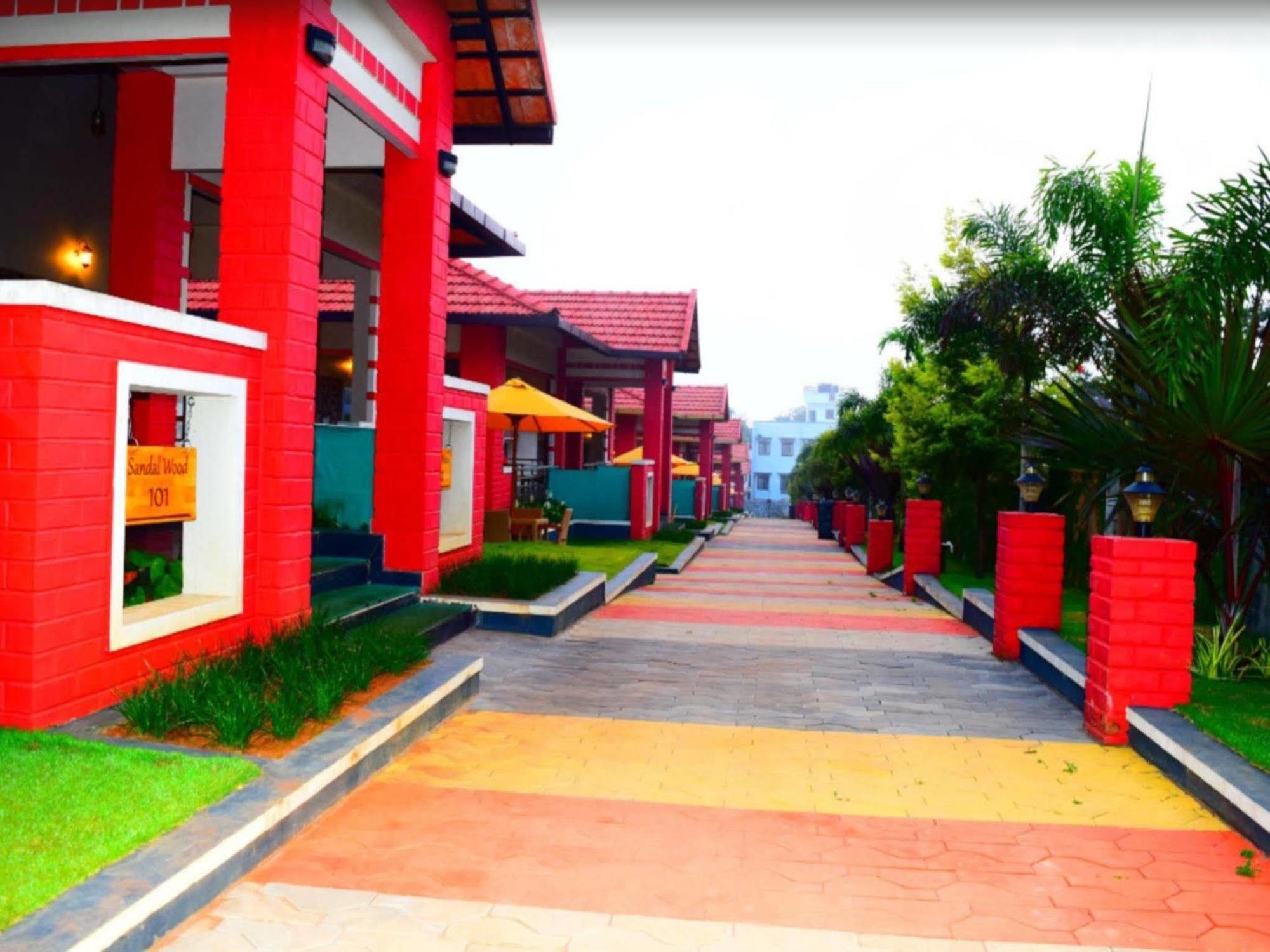 วู้ดสต็อค รีสอร์ต Hotel มาดิเครี ภายนอก รูปภาพ