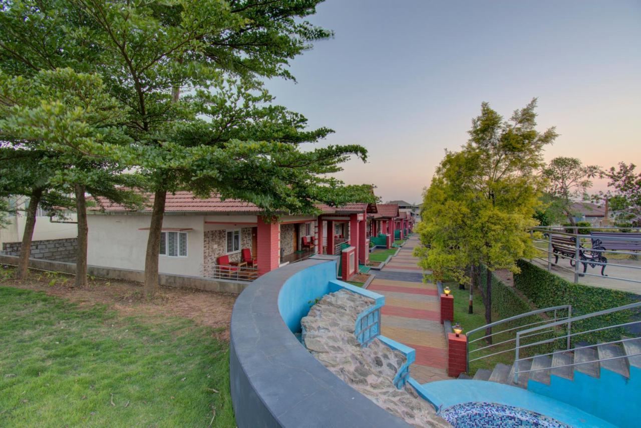 วู้ดสต็อค รีสอร์ต Hotel มาดิเครี ภายนอก รูปภาพ