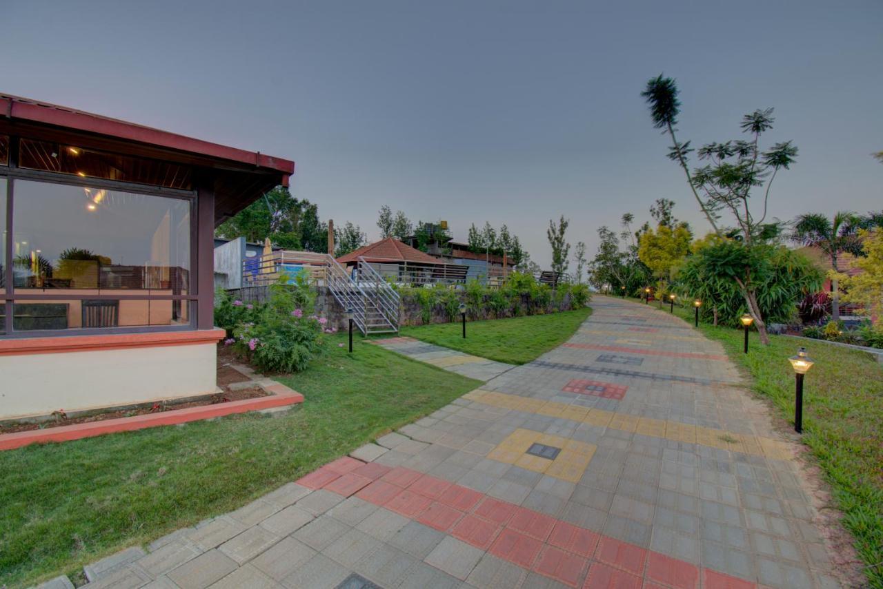 วู้ดสต็อค รีสอร์ต Hotel มาดิเครี ภายนอก รูปภาพ