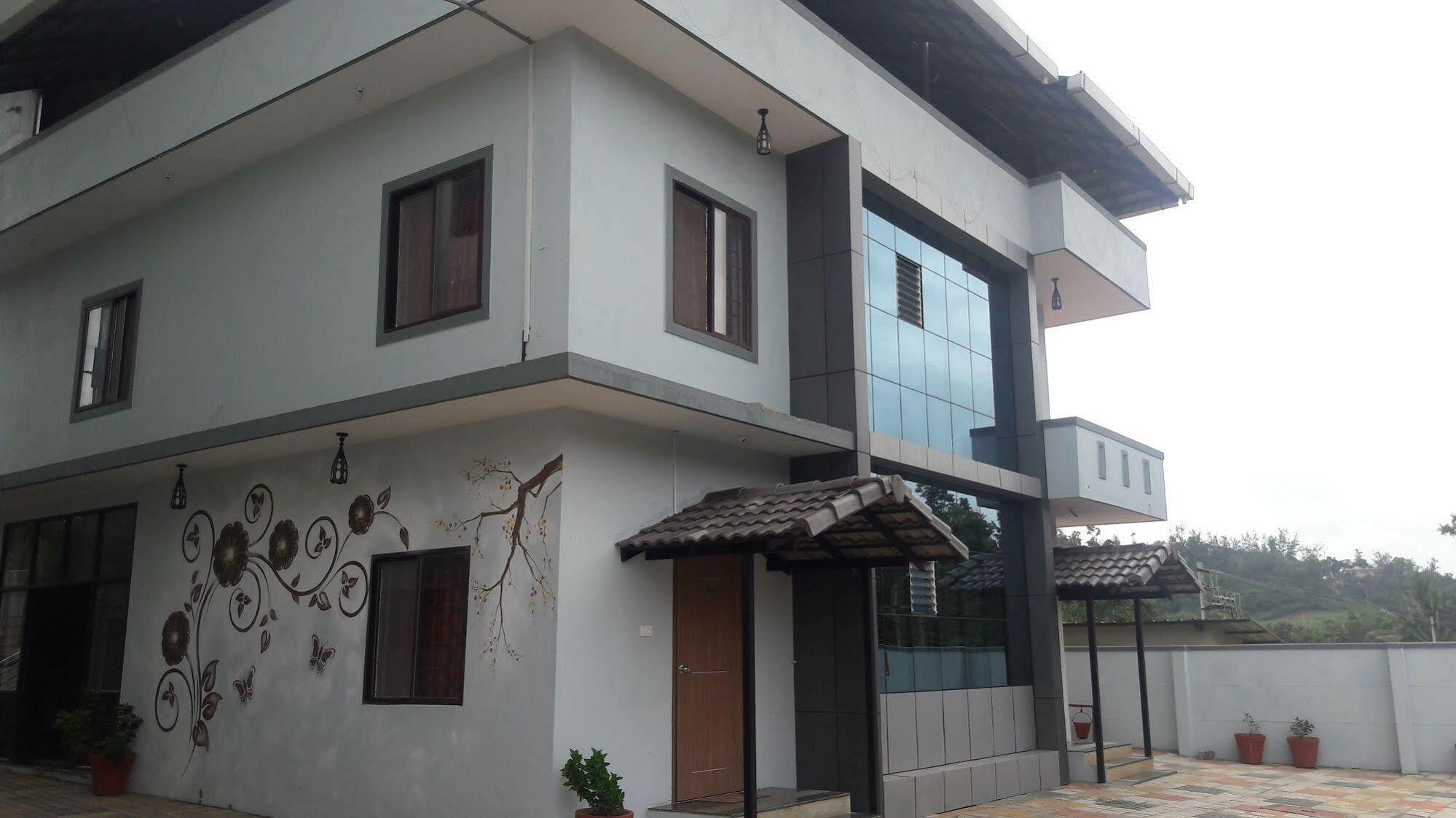 วู้ดสต็อค รีสอร์ต Hotel มาดิเครี ภายนอก รูปภาพ