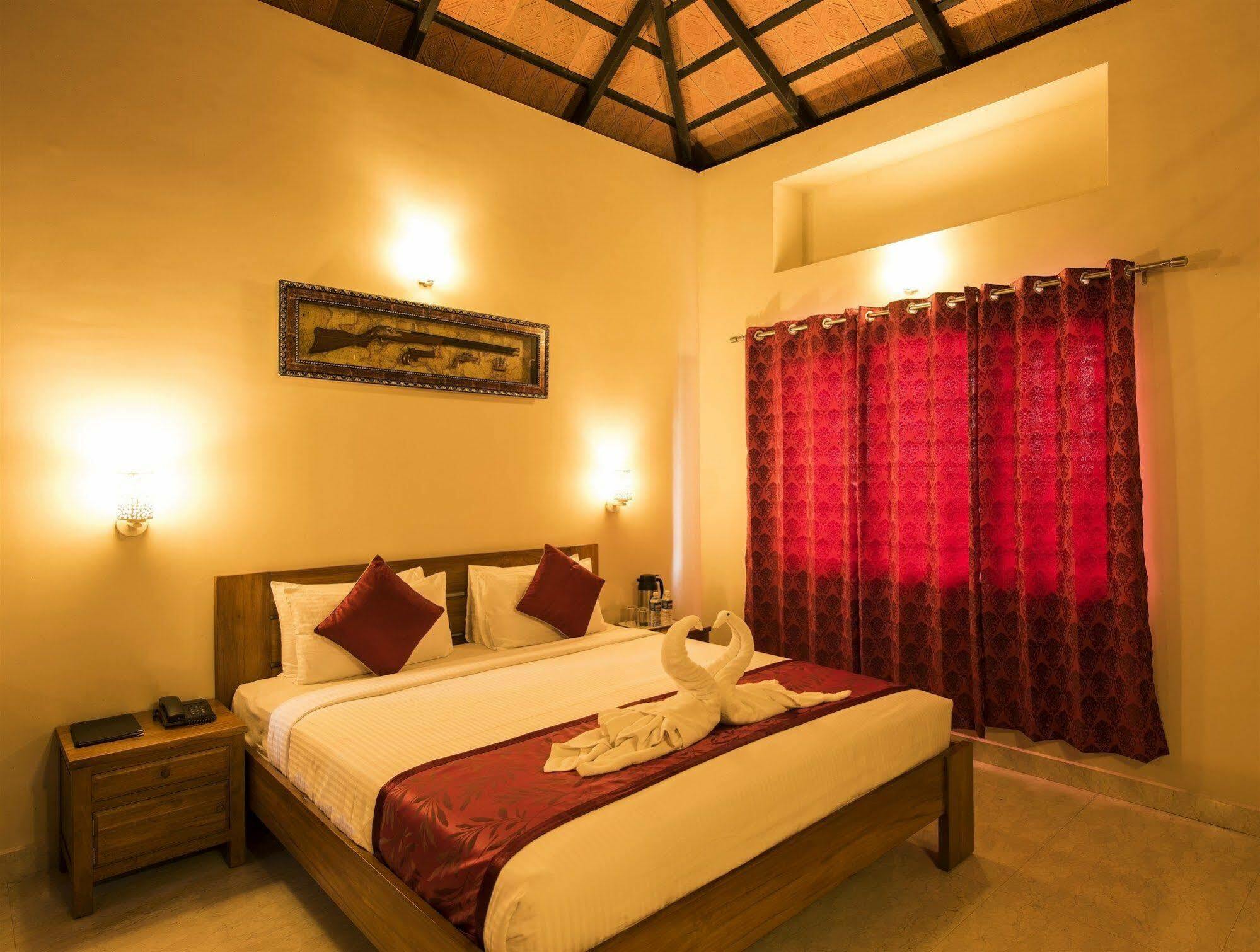 วู้ดสต็อค รีสอร์ต Hotel มาดิเครี ภายนอก รูปภาพ