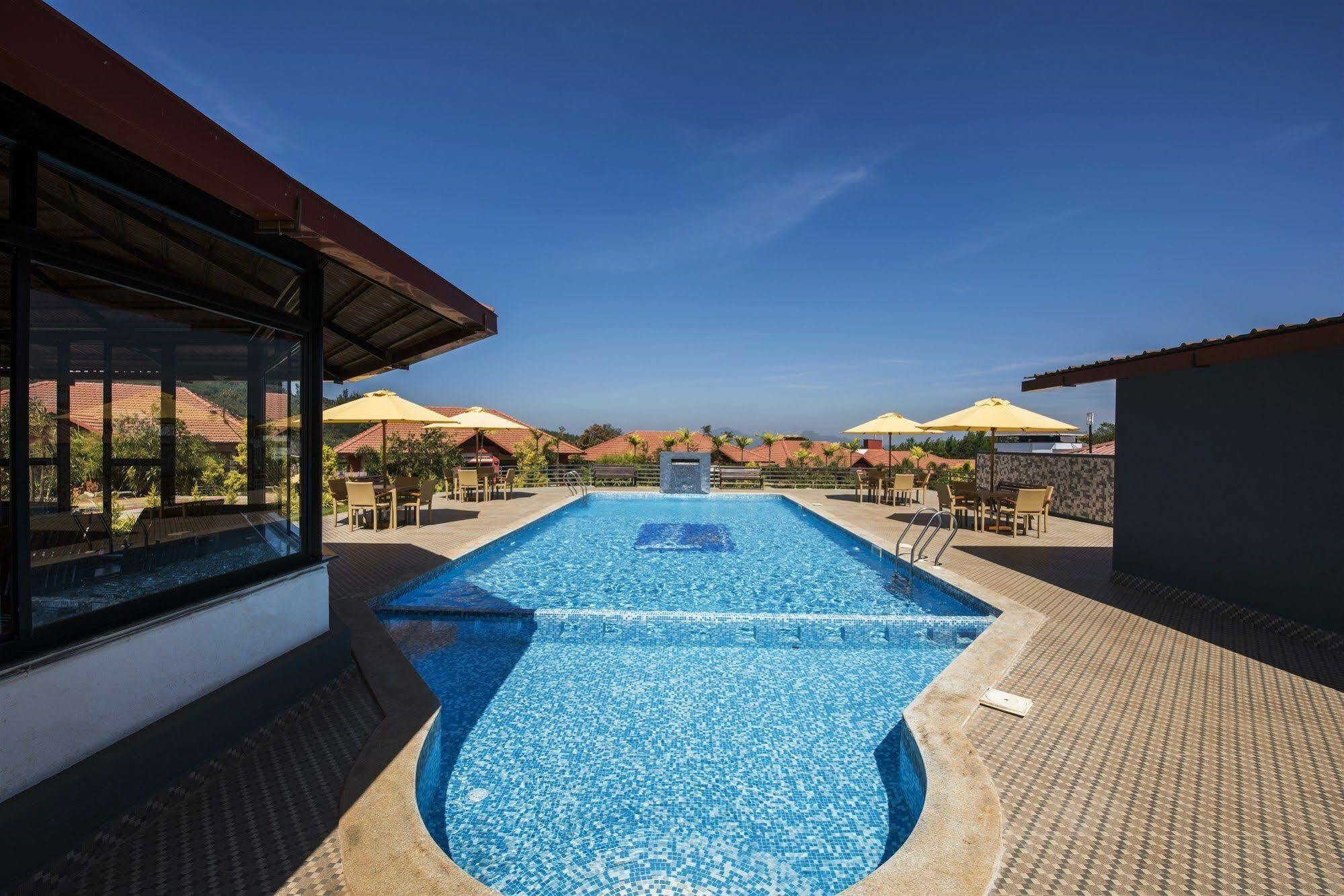 วู้ดสต็อค รีสอร์ต Hotel มาดิเครี ภายนอก รูปภาพ