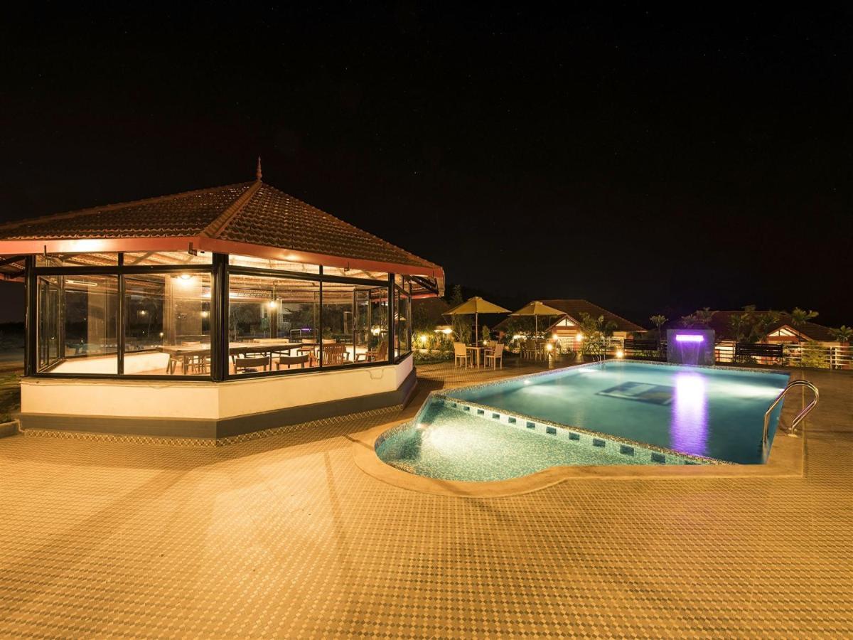 วู้ดสต็อค รีสอร์ต Hotel มาดิเครี ภายนอก รูปภาพ